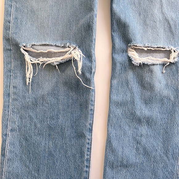 Levi’s Wedgie Straight Leg Raw Hem Distressed Jeans - Picture 6 of 8